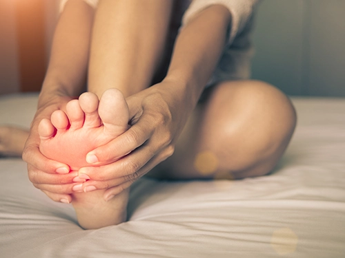 Chiropractic Des Moines IA Red Laser Light Foot Pain